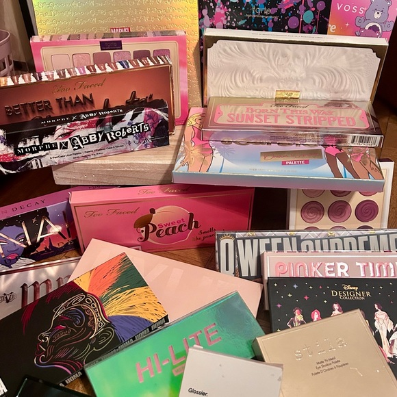 Mystery Makeup Bundle - Picture 4 of 5